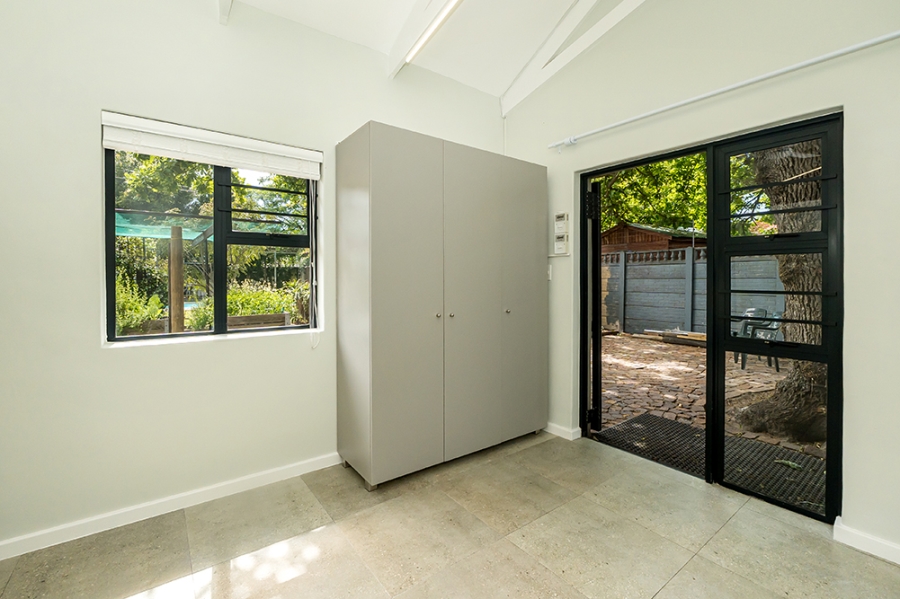 To Let 1 Bedroom Property for Rent in Pinelands Western Cape